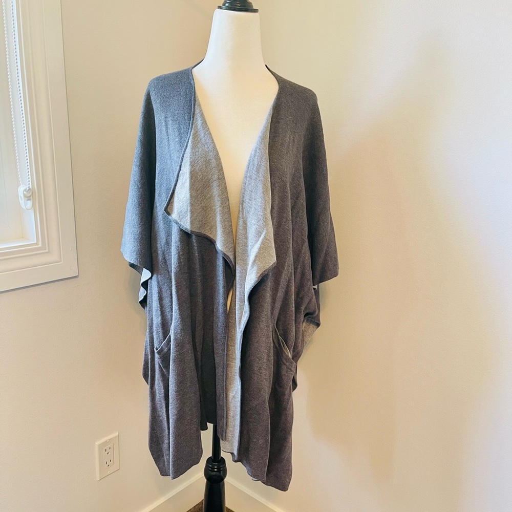 Lululemon 🍋 grey wrap. In good used condition One size fits most 🍋